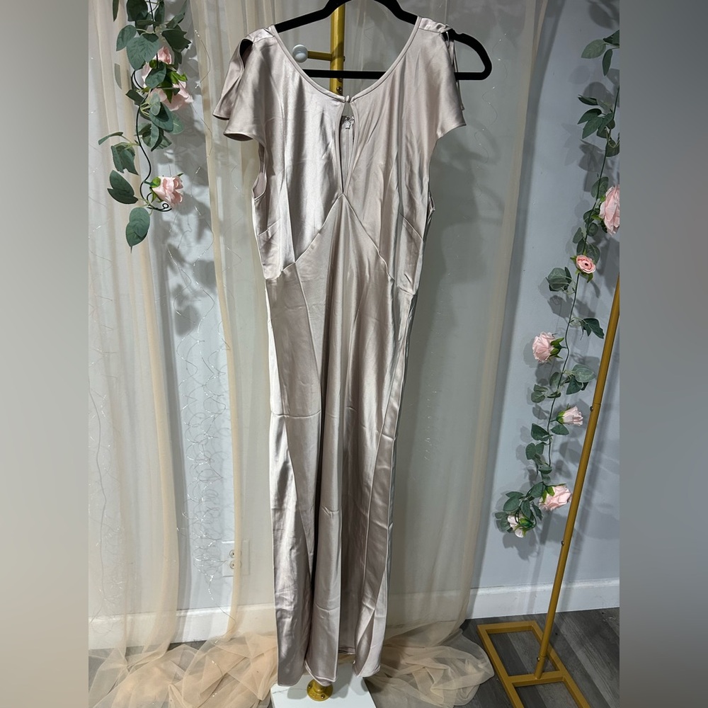Old Navy Women's Maxi Dress in Cream